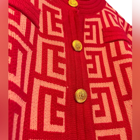 🩷 Beautiful/soft/elegant🩷 magenta sweater with gold buttons - Picture 7 of 7